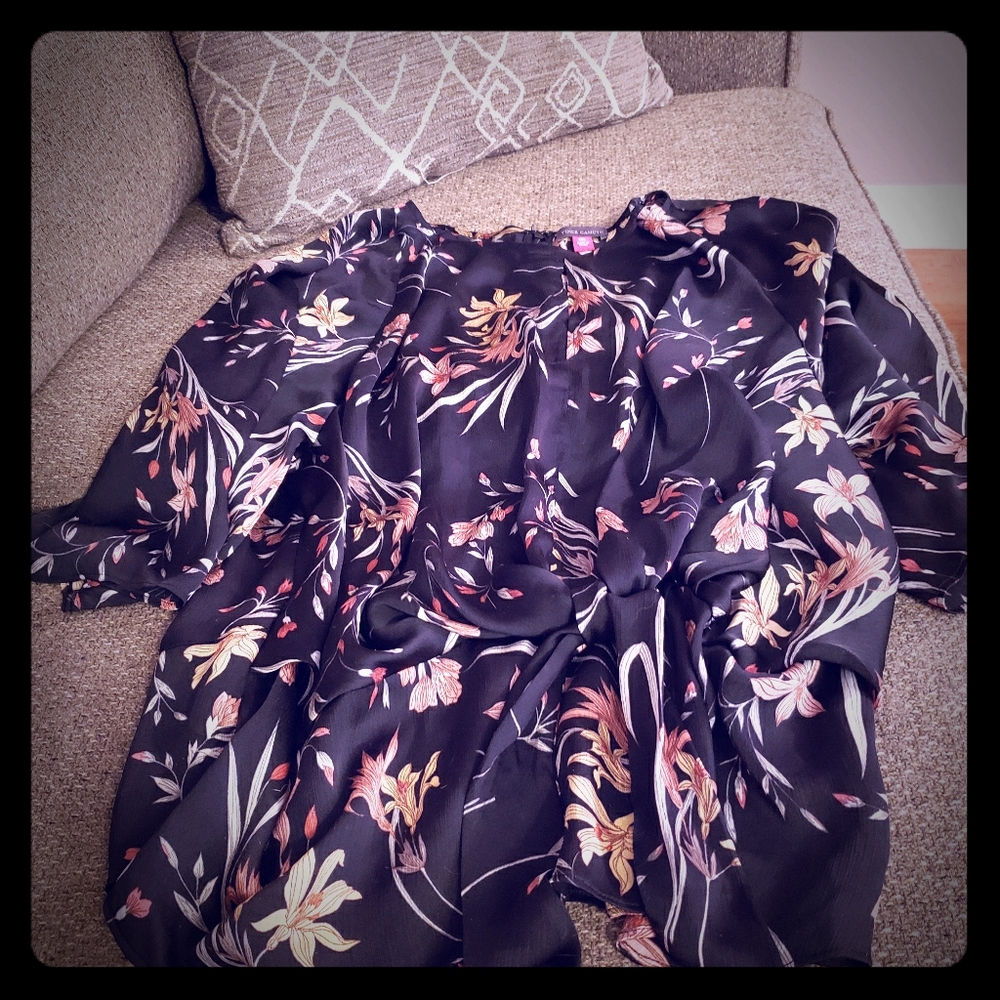 Vince Camuto Blouse (See size notes) A8
